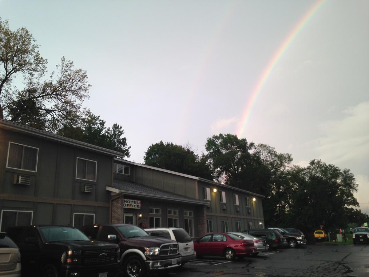 Sunrise Inn Hotel Mondovi Exterior photo